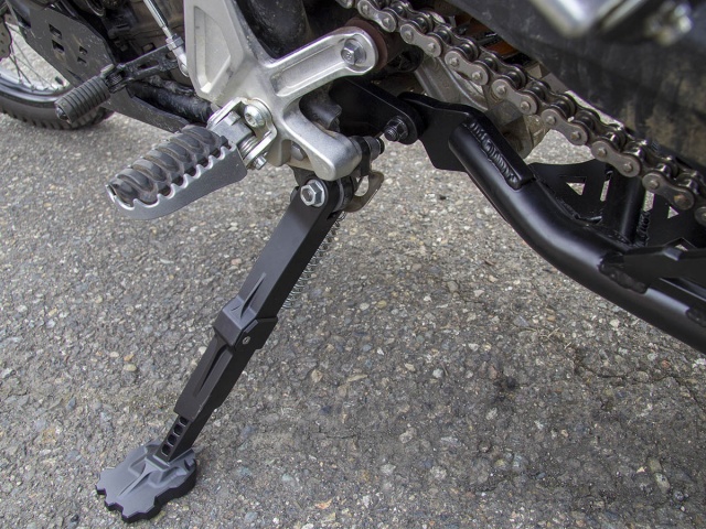 AltRider Adjustable Aluminum Side Stand With Upgraded Spring for Yamaha Tenere 700 T7  - Installed