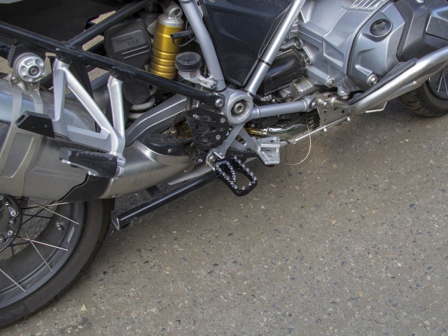 AltRider Adventure II Foot Pegs for the BMW R 1300 / 1250 / 1200 GS/GSA - Installed