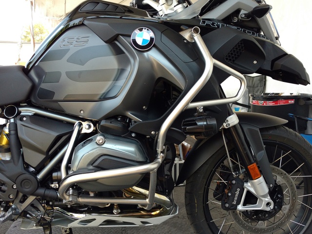 AltRider Reinforcement Crash Bars for the BMW R 1200 GS /GSA Water Cooled - Installed